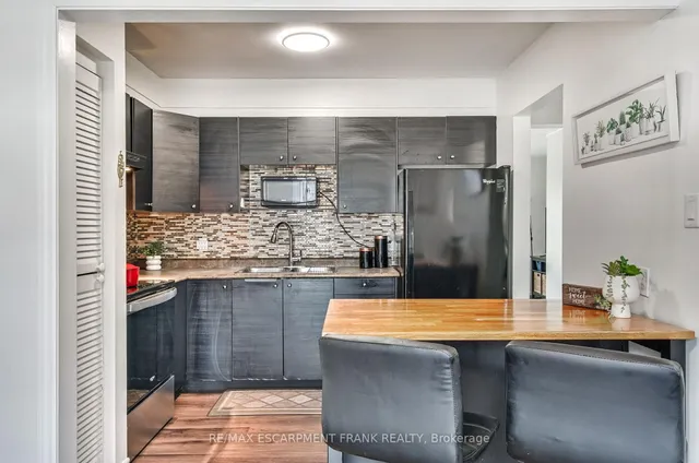 Additional image 18 of 985 Limeridge Rd Unit 33