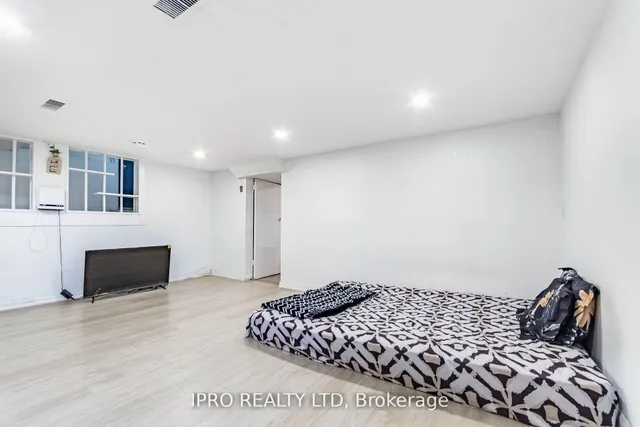 Additional image 38 of 35 Chestnut Ave