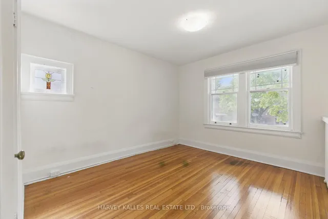 Additional image 40 of 24 Yonge Blvd