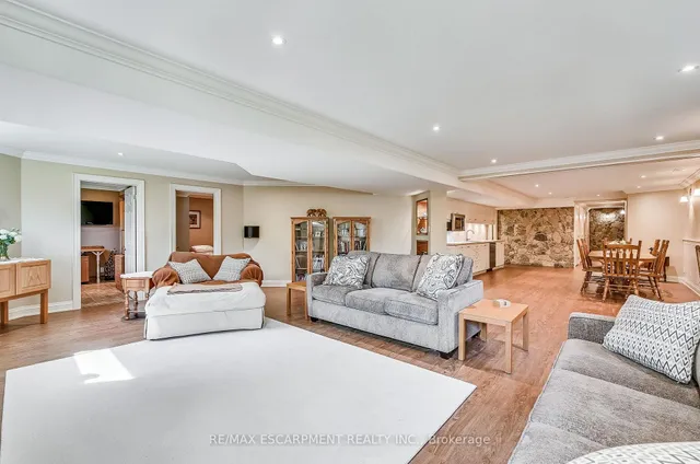 Additional image 19 of 690 York Rd