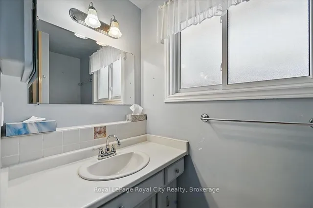 Additional image 29 of 701 Castleguard Cres