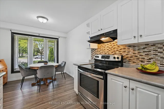 Additional image 12 of 1280 Consort Cres