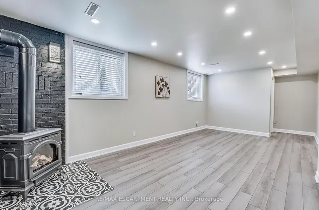 Additional image 28 of 29 Guildwood Dr