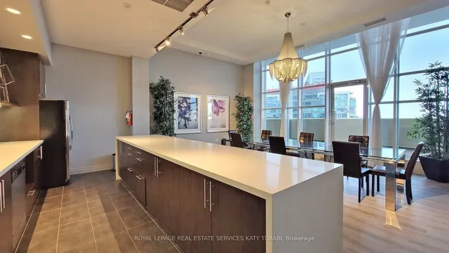 Additional image 39 of 628 Fleet St Unit PH01