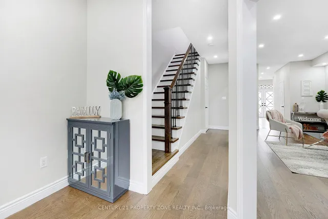 Additional image 12 of 23 Portrush Tr