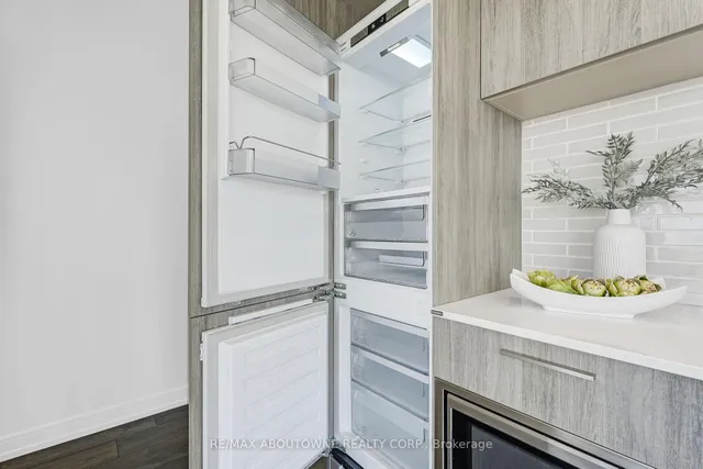 Additional image 9 of 3 Gloucester St Unit 1802