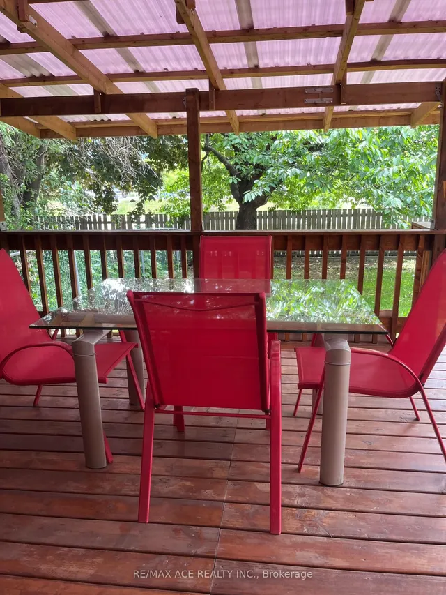 Additional image 13 of 27 Woodsview Ave