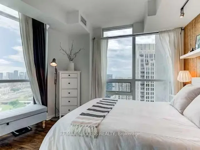 Additional image 10 of 215 Fort York Blvd Unit 3211