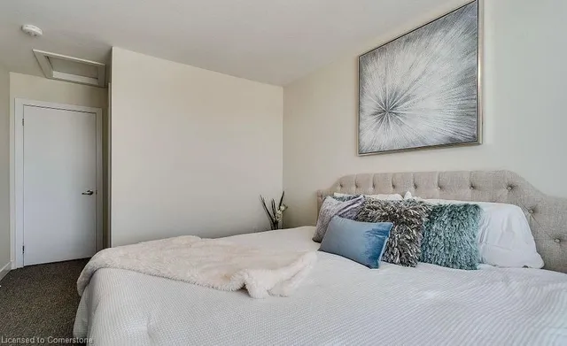 Additional image 33 of 590 N Service Rd Unit 98