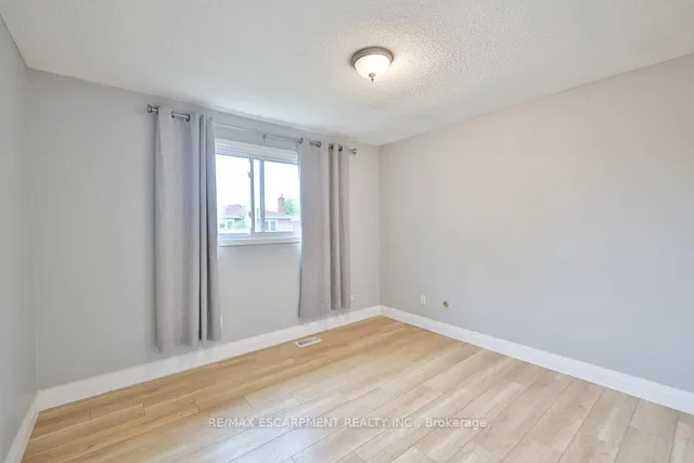 Additional image 14 of 19 Deerpark Cres