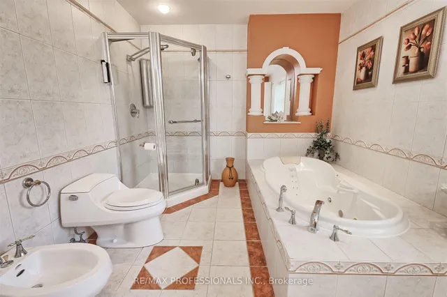 Additional image 29 of 18 Northglen Ave