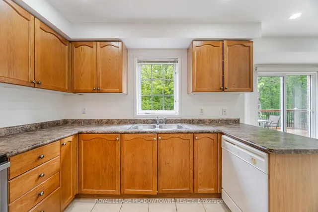 Additional image 17 of 1212 Fox Cres