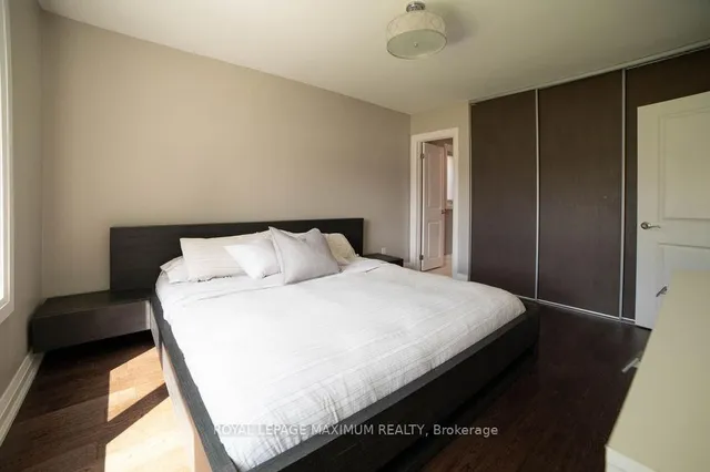 Additional image 16 of 76 Langholm Dr