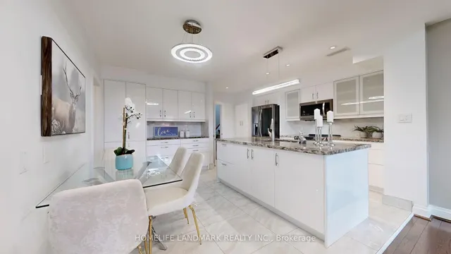 Additional image 11 of 12 Carousel Crt