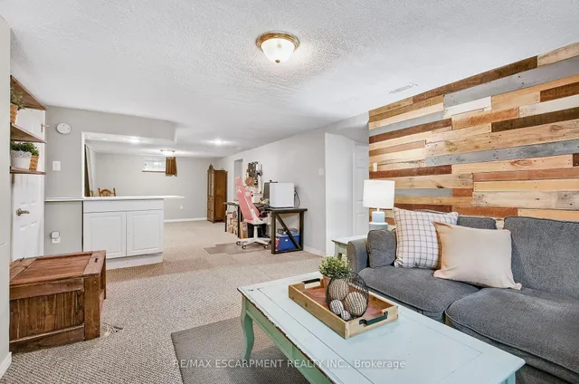 Additional image 27 of 50 Sandalwood Ave