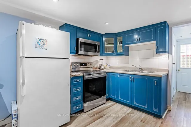 Additional image 20 of 534A Westmount Ave