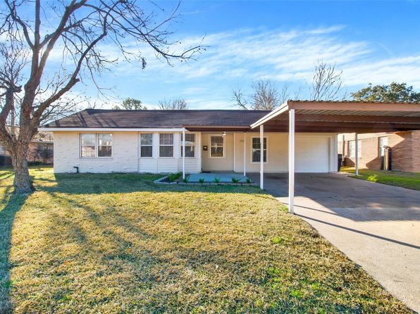 506 Edgebrook Dr, Houston, TX 77034