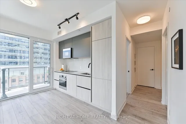 Additional image 4 of 108 Peter St Unit 825