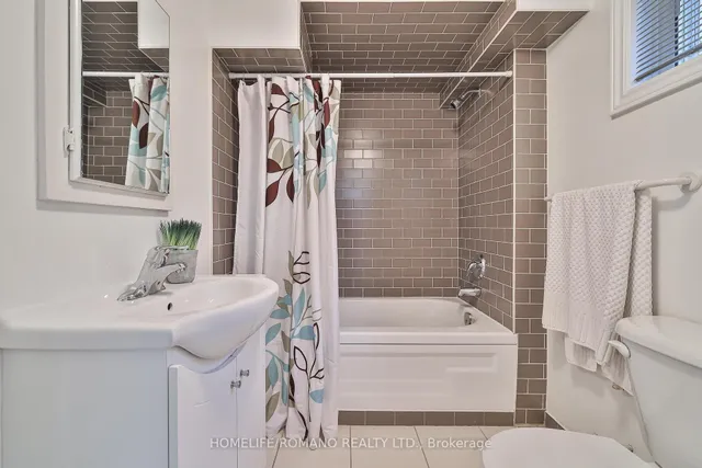 Additional image 45 of 542 Deloraine Ave