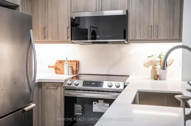 Additional image 20 of 19 Grand Trunk Cres Unit 702