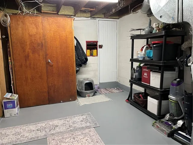 Additional image 39 of 65 Hyde Park Ave