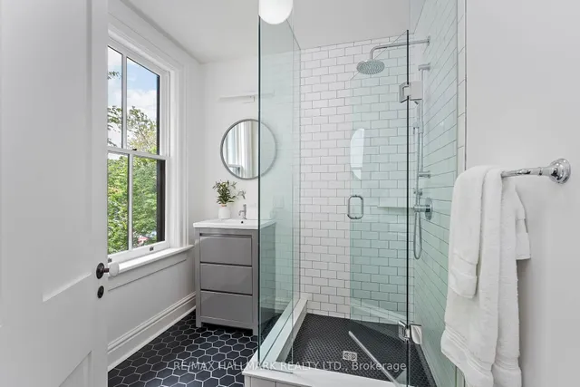 Additional image 27 of 342 Wellesley St