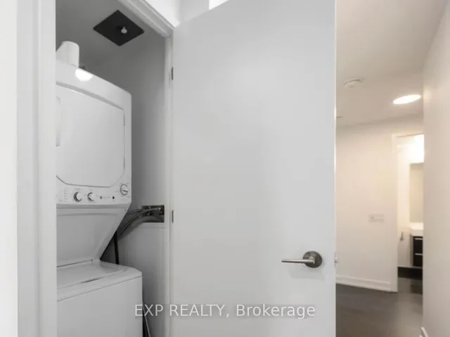 Additional image 9 of 39 Roehampton Ave Unit 306