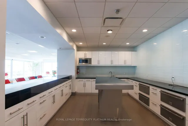 Additional image 33 of 10 Yonge St Unit PH6