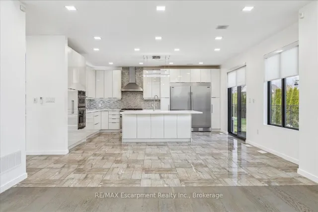 Additional image 22 of 39 Sunrow Gate