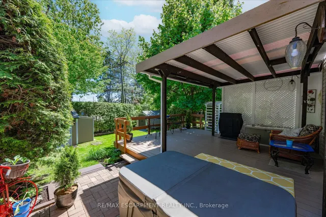 Additional image 41 of 1280 Consort Cres