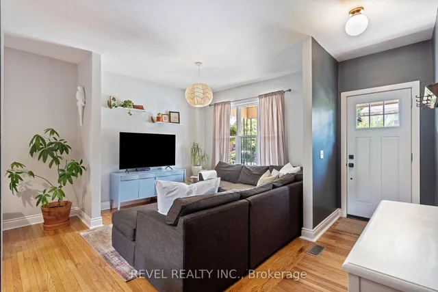 Primary image of 33 Holton Ave