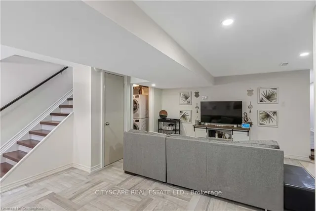 Additional image 28 of 34 Mercer Dr