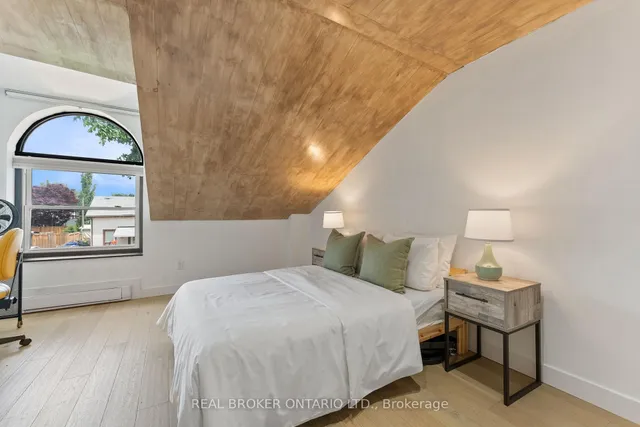 Additional image 17 of 23 Macaulay St Unit 2