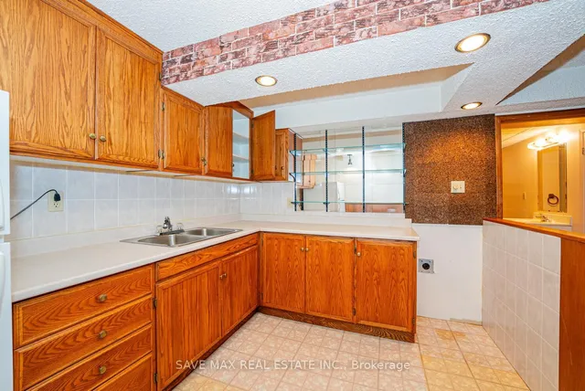 Additional image 34 of 40 Omega Sq