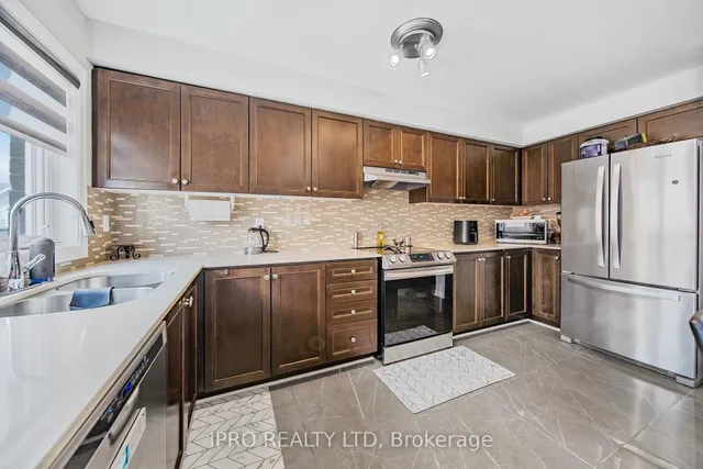 Additional image 17 of 27 Pennycross Cres Unit 2