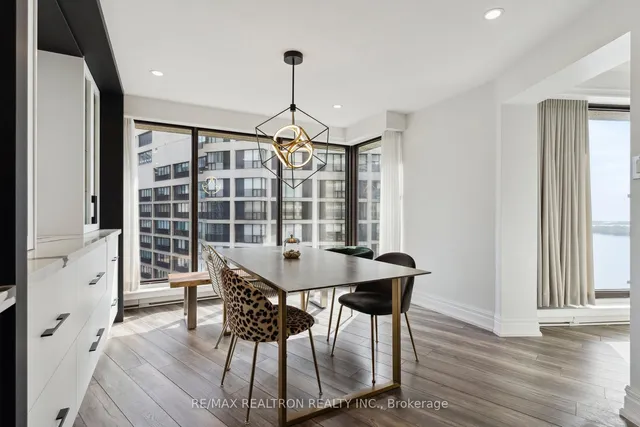 Additional image 15 of 65 Harbour Sq Unit 3206