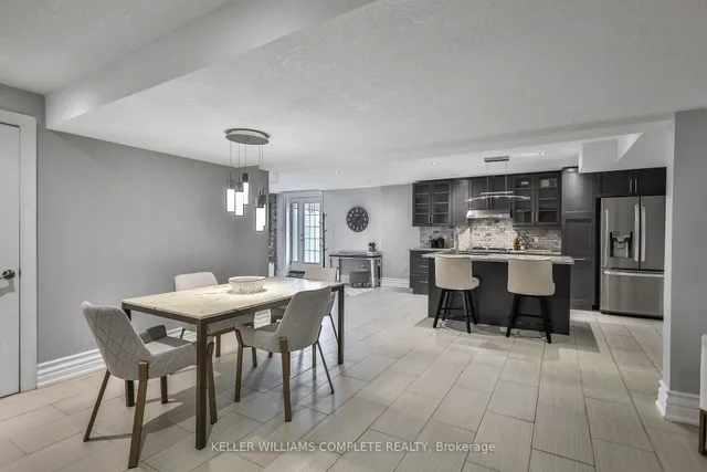 Additional image 32 of 220 MOORLAND Cres