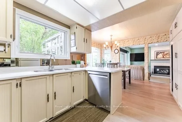 Additional image 14 of 690 Robertson Cres