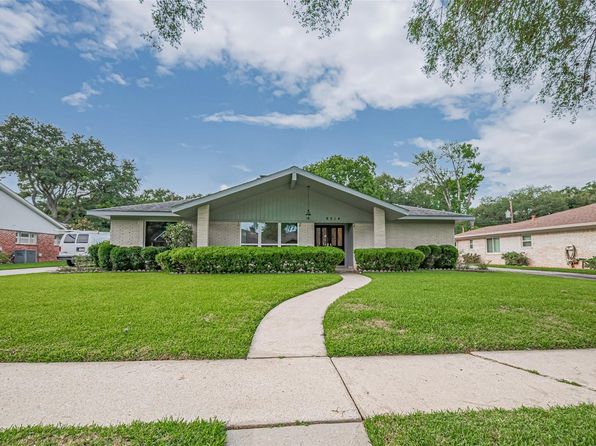 8314 Burning Hills Dr, Houston, TX 77071