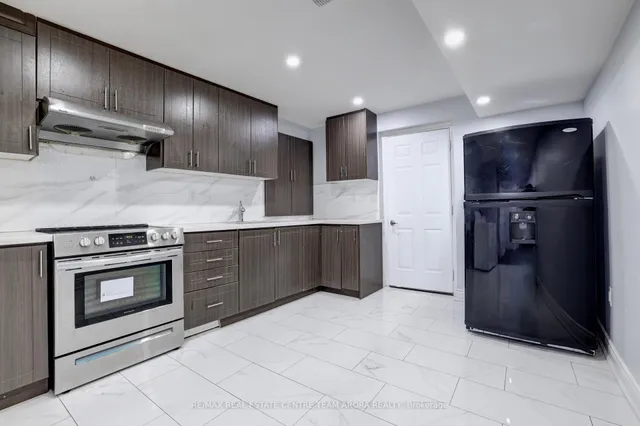 Additional image 38 of 436 Royal West Dr