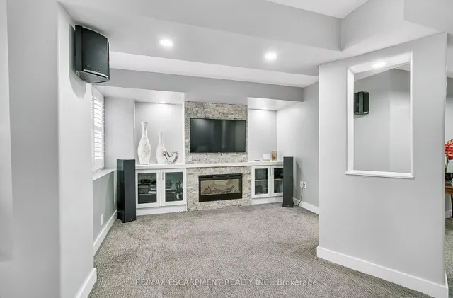 Additional image 39 of 71 CATHEDRAL Crt