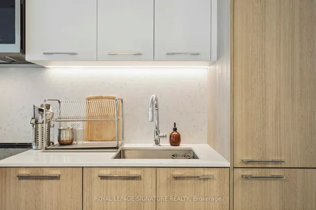 Additional image 18 of 665 Queen St Unit 313