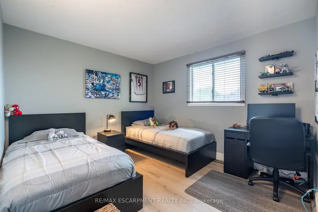 Additional image 21 of 14 Vista Crt