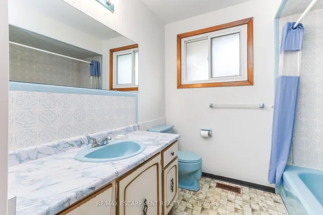 Additional image 24 of 18 Renner Crt