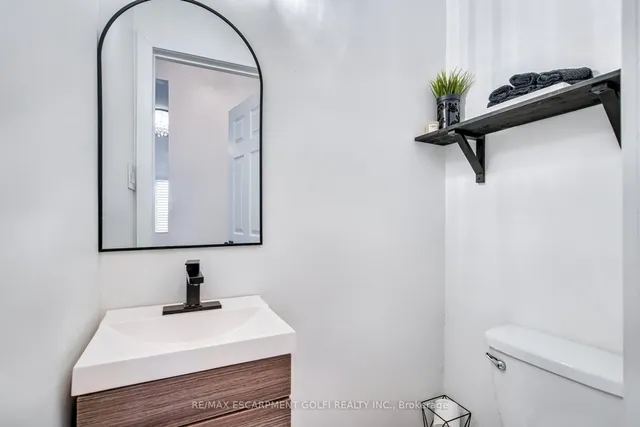 Additional image 17 of 39 DIVISION St