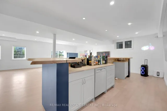 Additional image 36 of 554 Bridgemill Cres