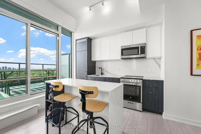 Additional image 4 of 500 Dupont St Unit 815