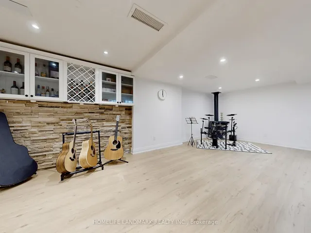 Additional image 36 of 168 Kingsbridge Garden Circ