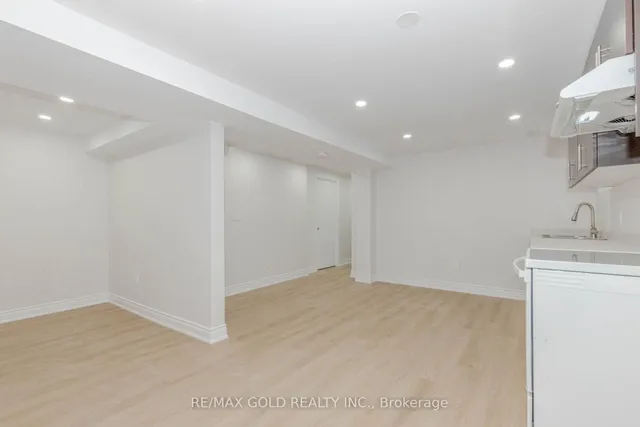 Additional image 36 of 16 Polygon Crt