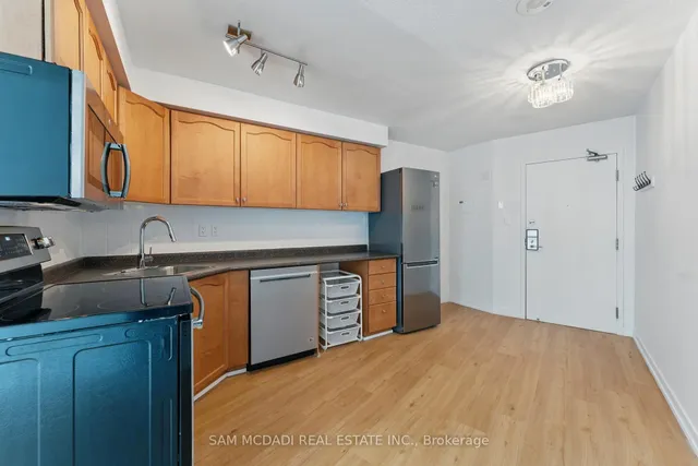 Additional image 9 of 650 Queens Quay Unit 721